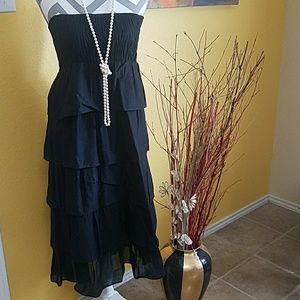 BLACK STRAPLESS RUFFLE DRESS